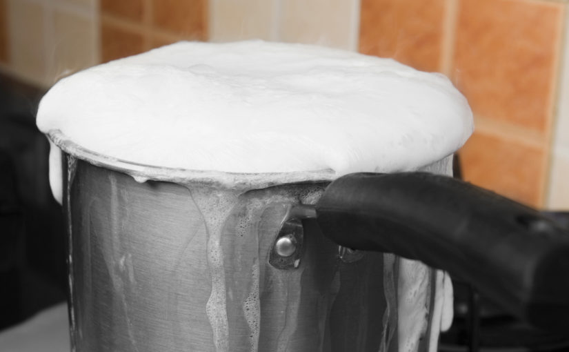 A Física na Cozinha: porque o leite derrama ao ferver e a água não?